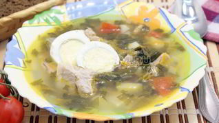 Зеленый борщ с щавелем и черемшой