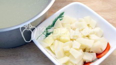 зеленый борщ с щавелем и черемшой