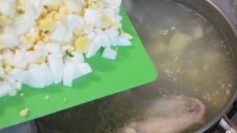 зеленый борщ со щавелем