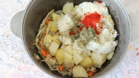 капустняк тушеный с рисом и картошкой