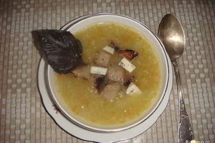 Крем-суп из кабачков с сухариками и сыром