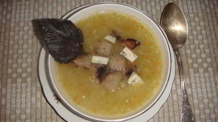 Крем-суп из кабачков с сухариками и сыром