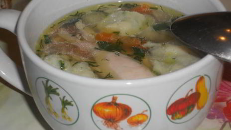 куриный суп с шпинатными клецками