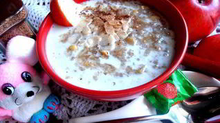 Летний суп из 4-х злаков с яблоками и ревенем