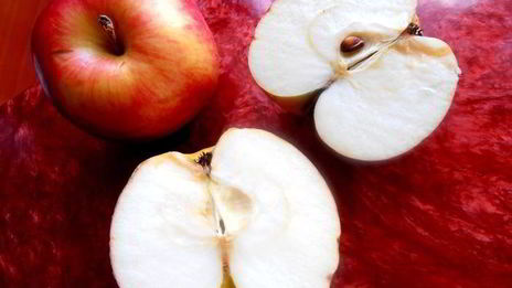 летний суп из 4-х злаков с яблоками и ревенем