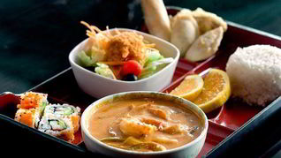 Мисо-суп с лососем и лапшой