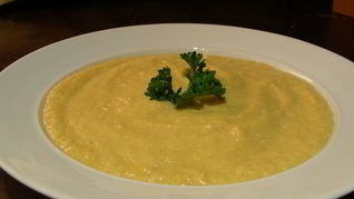 Нежный крем-суп из сельдерея на молоке