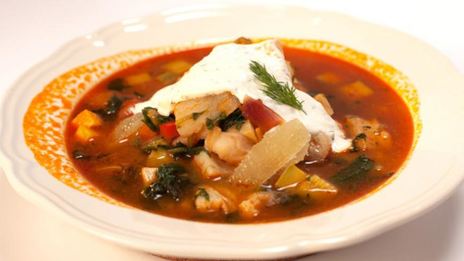 разноцветный суп с пангасиусом и тилапией