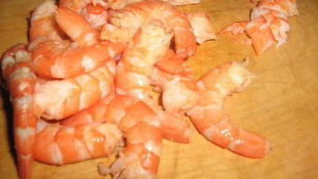 рыбный суп с креветочными пельменями