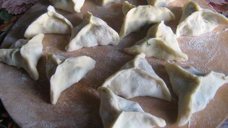 рыбный суп с креветочными пельменями