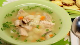 Рыбный суп с сырными тостами