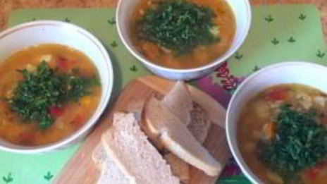 суп из чечевицы с курицей и овощами