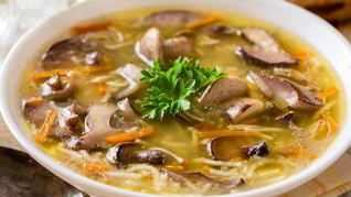 Суп-лапша куриный с грибами