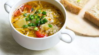 Суп-лапша с кабачком и шампиньонами