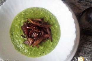 Гороховый суп-пюре с красным луком