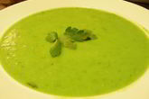 Легкий суп-пюре с зеленым горошком и эстрагоном