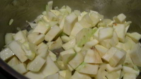 легкий суп-пюре с зеленым горошком и эстрагоном