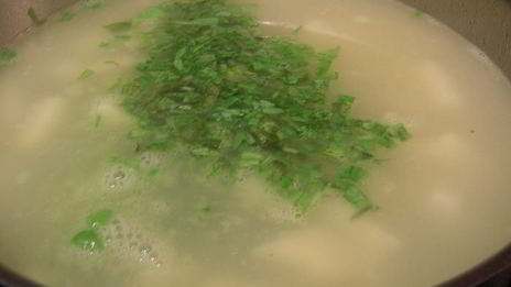 легкий суп-пюре с зеленым горошком и эстрагоном