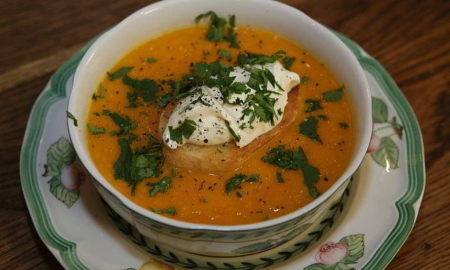 Рецепт морковного супа-пюре с гренками и кинзой