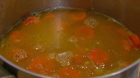 морковный суп-пюре с гренками и кинзой