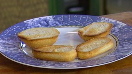 морковный суп-пюре с гренками и кинзой