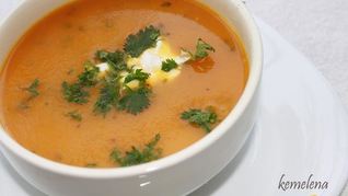 Морковный суп-пюре с кориандром