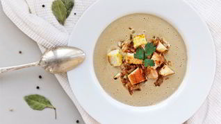 Суп-пюре из белых грибов с домашней курочкой