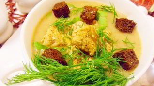 Суп-пюре из фасоли с индейкой и чесночными гренками