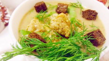 суп-пюре из фасоли с индейкой и чесночными гренками