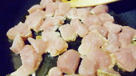 суп-пюре из фасоли с индейкой и чесночными гренками