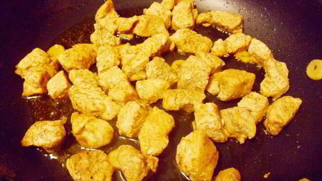 суп-пюре из фасоли с индейкой и чесночными гренками