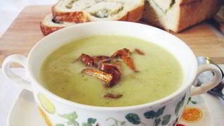 Суп-пюре из кабачков с грибами