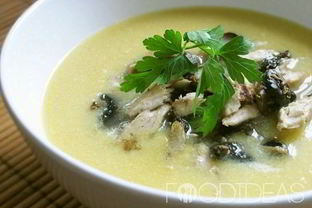 Суп-пюре из кабачков с курицей и грибами