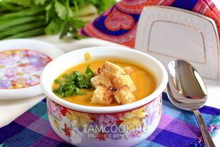 Суп-пюре из кабачков с сухариками