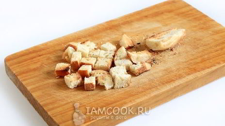 суп-пюре из кабачков с сухариками