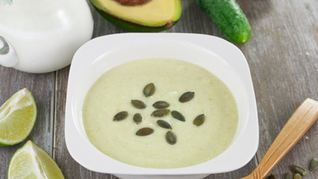 Суп-пюре из огурцов и авокадо