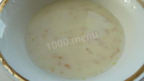 суп пюре из сельдерея с твердым сыром и сметаной