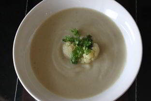 Суп-пюре из цветной капусты и голубого сыра