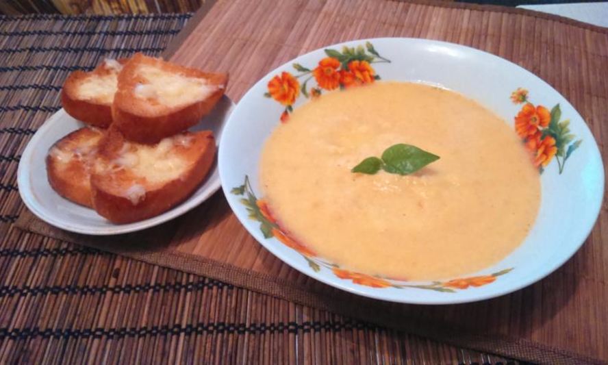 Рецепт супа-пюре из цветной капусты с чесночно-сырными гренками