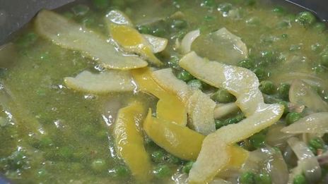 суп-пюре из зеленого горошка и лимона