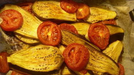 суп-пюре с запеченными баклажанами, помидорами и грибами