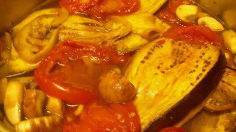 суп-пюре с запеченными баклажанами, помидорами и грибами