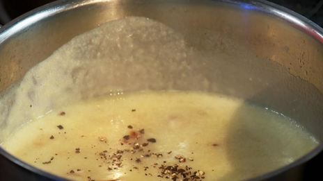 суп-пюре со свиными ушками