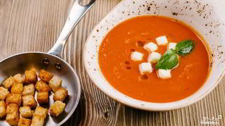 Томатный суп-пюре с моцареллой