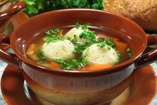 Суп с футбольными клецками