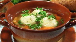 Суп с футбольными клецками