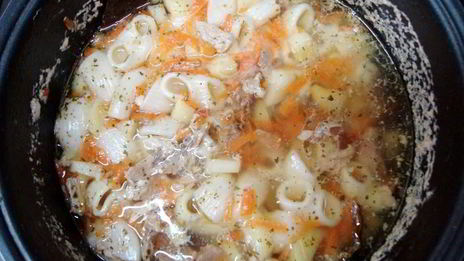 суп с макаронами, картошкой и мясом в мультиварке