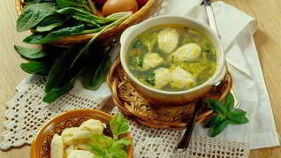 Весенний суп с сырными кнелями