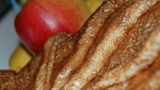 Бананово-яблочные блинчики на кефире