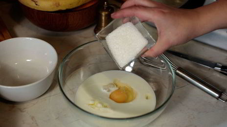 блинчики с рыбой и сырным соусом